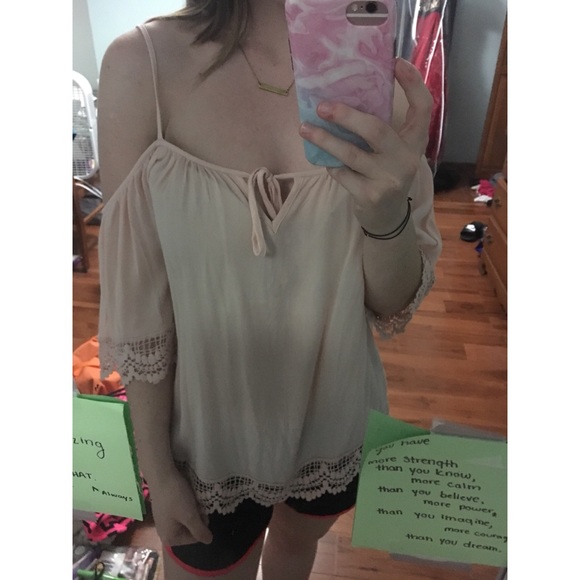 Off the shoulder shirt - Picture 2 of 2